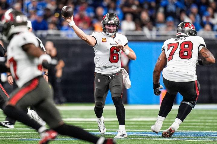 Deadspin | Bucs QB Baker Mayfield (knee) improving, NT Vita Vea (foot) injured