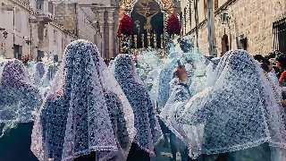 Arequipa inicia el mes morado con emotiva procesión del Señor de los Milagros