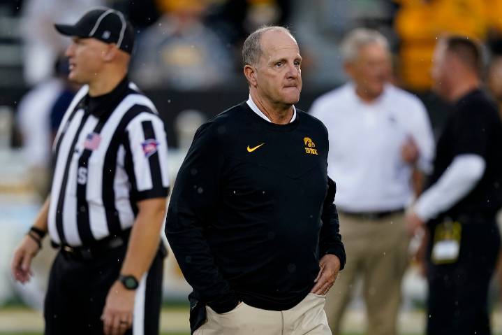 Oregon’s Dan Lanning has ‘unbelievable respect’ for Iowa defensive coordinator Phil Parker