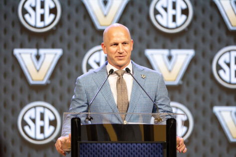 Vanderbilt HC Has The Perfect Reply to Deflate Ty Simpson’s Confidence Before Alabama Clash Alabama QB Ty Simpson is eyeing revenge for last year’s loss, but Vanderbilt HC Clark Lea brushed it off, in