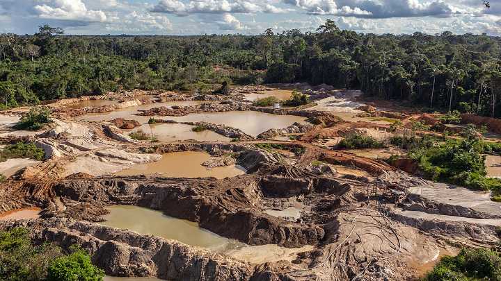 Con enfoque en la protección de las comunidades, el Gobierno adopta nuevas medidas contra la minería ilegal.