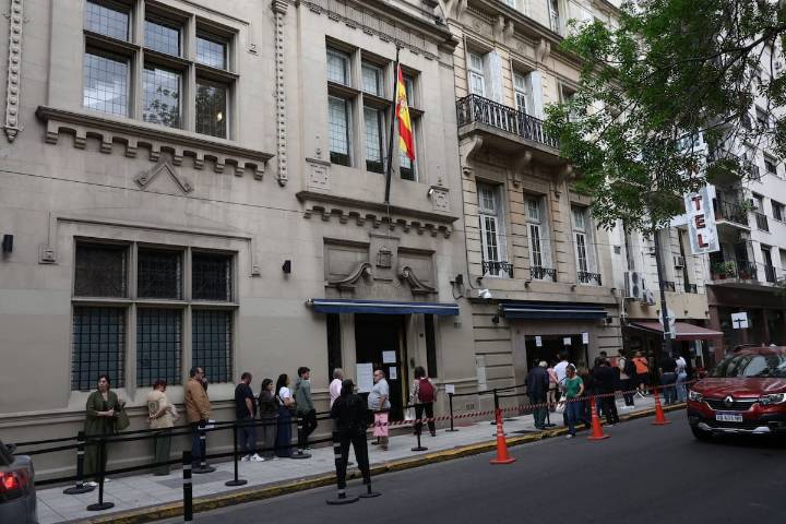 Furor por la ciudadanía española: Buenos Aires se encamina a registrar un insólito récord