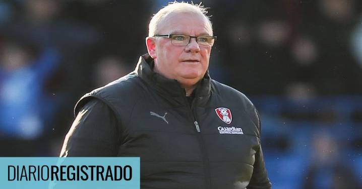 Nueva imagen del DT: así fue la impresionante transformación de Steve Evans