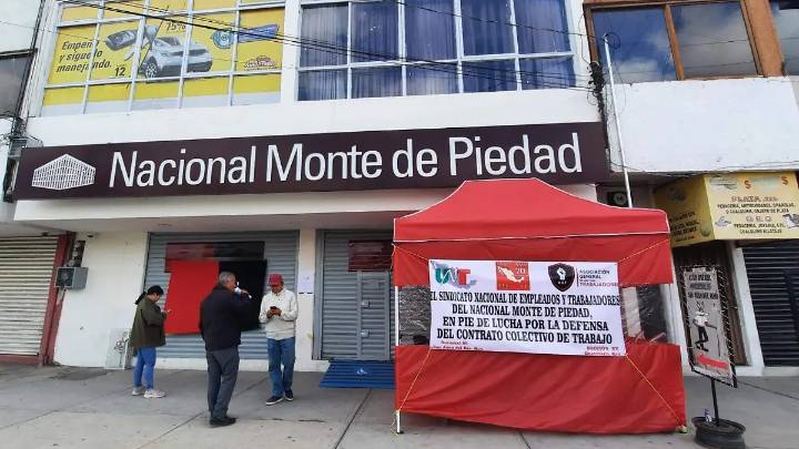 En huelga trabajadores de Nacional Monte de Piedad en San Juan del Río