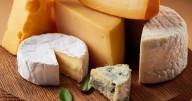 Retiran reconocida marca de queso en Estados Unidos por grave contaminación
