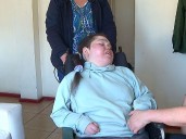 Madre pide apoyo para hija con enfermedad rara