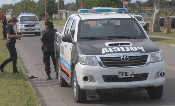 Arrestaron a un hombre por golpear a su pareja y su hija