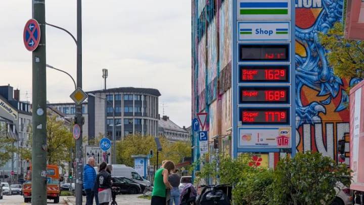 Los precios del petróleo suben con fuerza tras las sanciones de Trump a empresas rusas