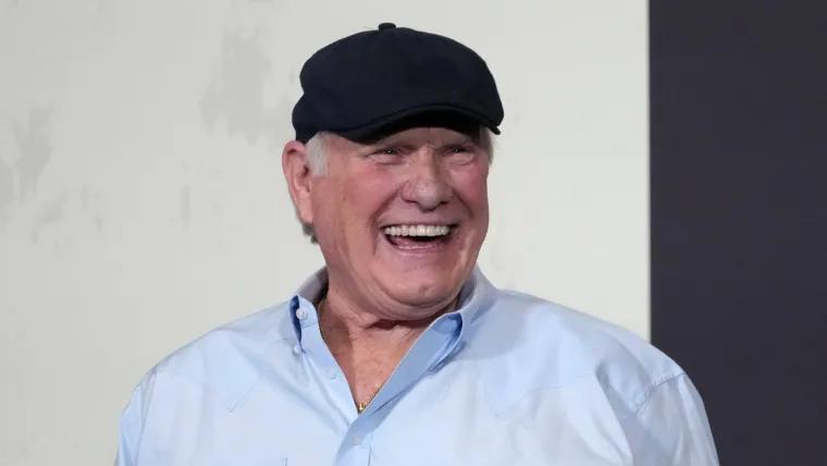 Steelers legend Terry Bradshaw tried to text Andy Reid, but he instead talked to a pig salesman