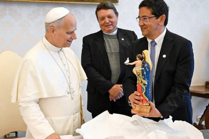 EL Papa León XIV recibe visita de rector y autoridades de la PUCP en Roma