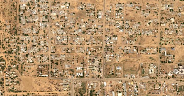 Sudan's paramilitary forces killed hundreds at a hospital in Darfur, residents and aid workers say