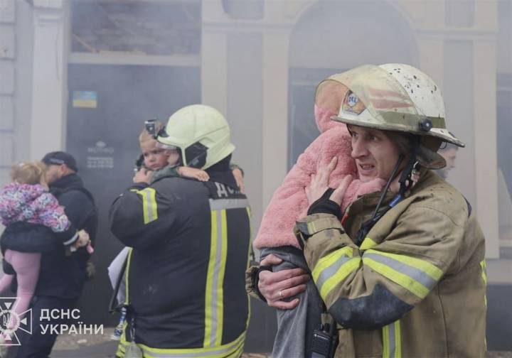 A major Russian drone and missile attack on Ukraine kills at least 6, officials say