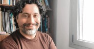 Se llama Neuquén, es hijo de un gran poeta y escribió su primer libro: Frontera
