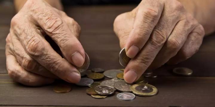 Más del 40% de los adultos de la tercera edad no recibe ingresos: “Colombia debe actuar para evitar una crisis económica”
