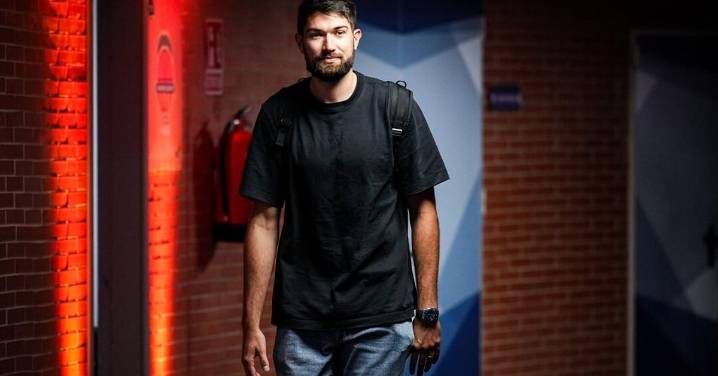 Francia llama para las ventanas a Killian Tillie, que debutará con la absoluta