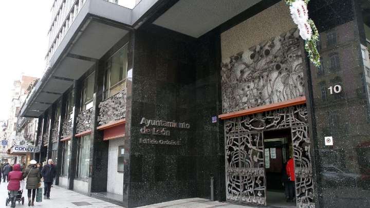 Otra privatización del PSOE de Diez en León: ahora limpieza de interiores