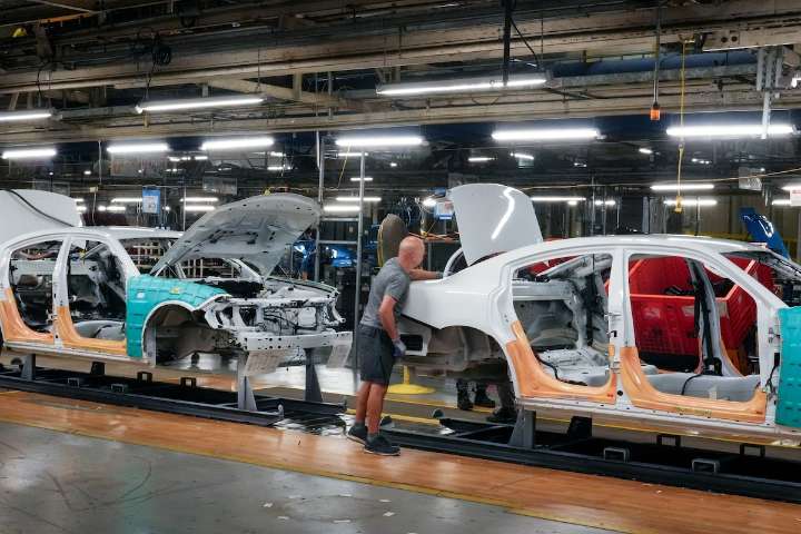 Funding agreements key to Ottawa’s potential legal battle with Stellantis