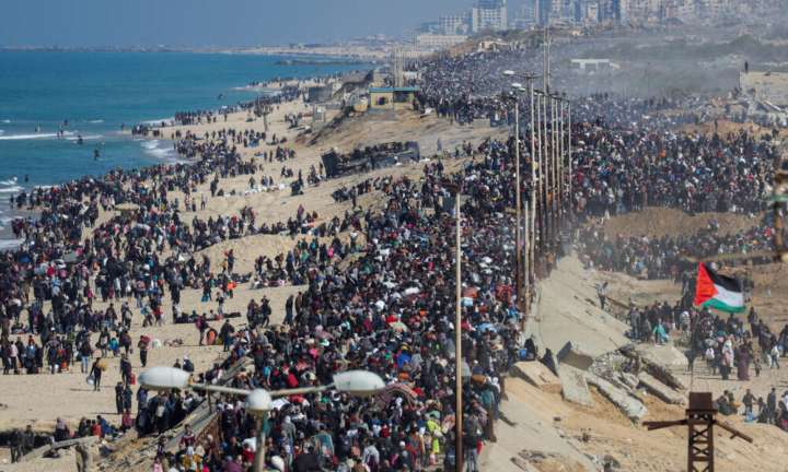 Palestinos regresan a una Gaza en ruinas