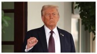 ‘No Way!’: Trump’s Commanding Moment Collapses the Second He Gets an Urgent Note