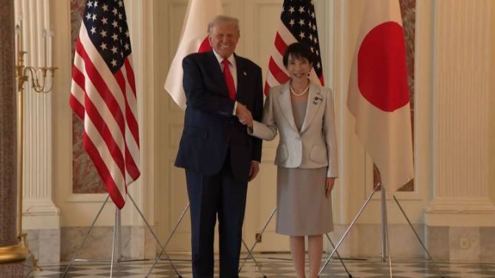 Promesas, disculpas y momentos incómodos: así fue el primer encuentro de Trump con Sanae Takaichi en Japón