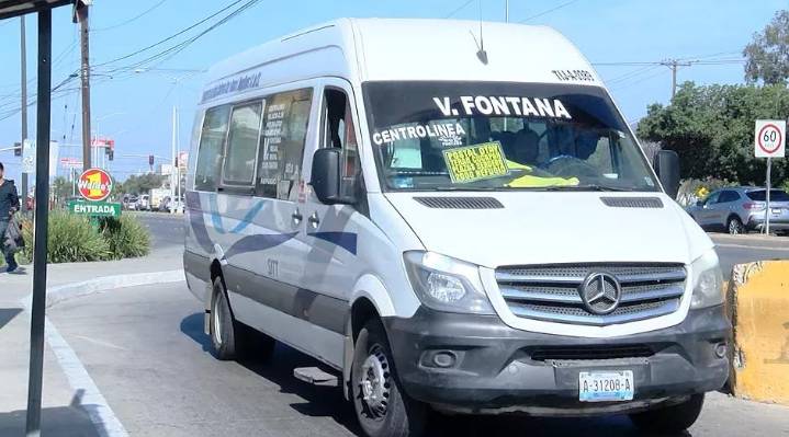 Por maltratar pasajeros y estudiantes que pagaban la tarifa justa, chofer se quedó sin chamba