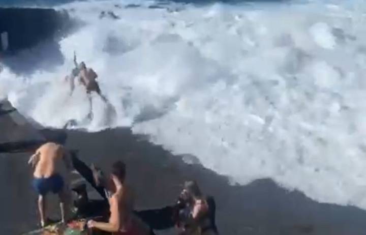 Se juegan la vida en una piscina natural en Tenerife
