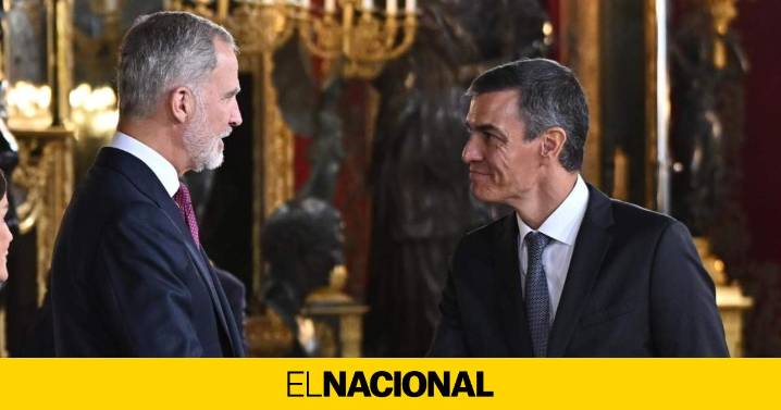 Sánchez abandona el Palacio Real en pleno besamanos y se ausenta de la habitual conversación con periodistas