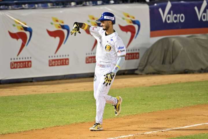 Tucupita Marcano firma contrato internacional en pleno inicio de la LVBP 