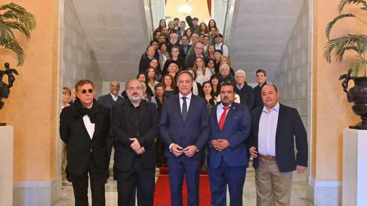 García Carbayo nombra huéspedes distinguidos a los autores Juan Carlos Mestre y Salvador Madrid, participantes en el XVIII Encuentro de Poetas Iberoamericanos