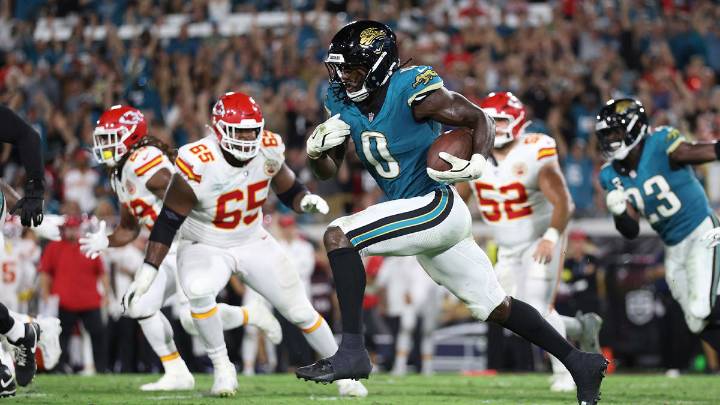 Jaguars announce historic Devin Lloyd feat amid MNF vs. Chiefs