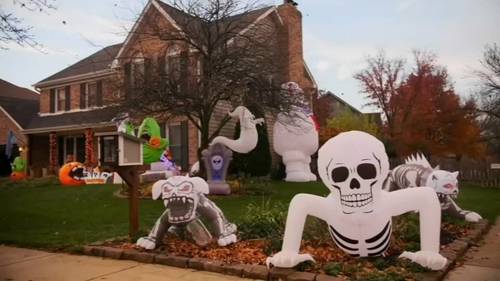 Tariff or treat: National Retail Federation says Trump's tariffs are impacting Halloween candy, costume prices