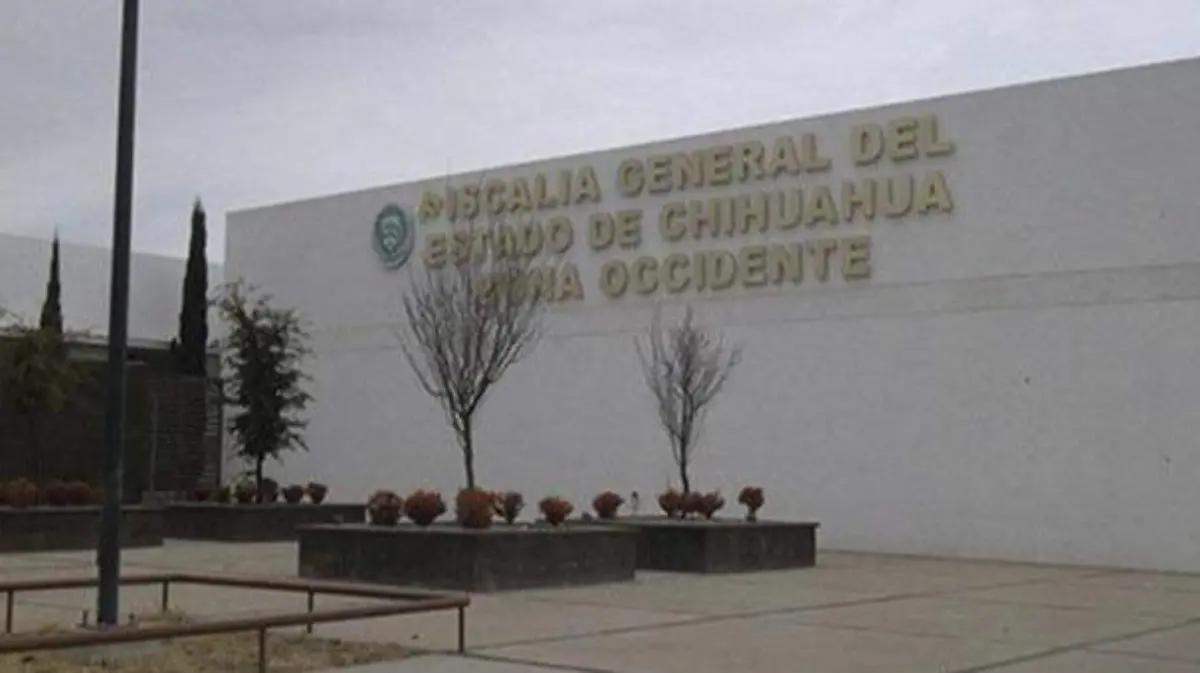 Muere adolescente menonita al volcar en tractor en tierra de cultivo en Cuauhtémoc