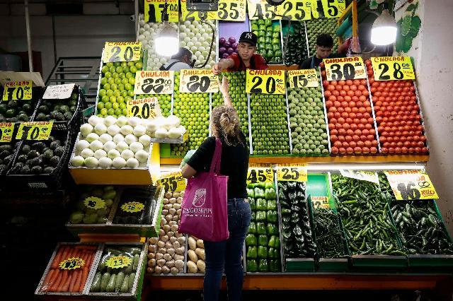 Inflación modera su ritmo y se acerca a la meta de Banxico
