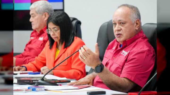 Diosdado Cabello anunció captura de tres personas que portaban manuales de ejecución de la CIA