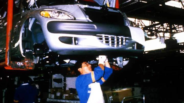 Incertidumbre comercial afecta planes de contratación laboral en la industria automotriz