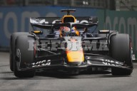 Va Verstappen por su primera pole en Singapur