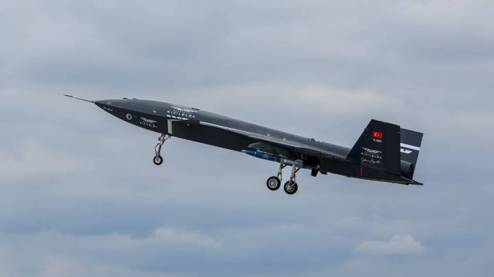 Kizilelma Conducts First Live Fire Trials