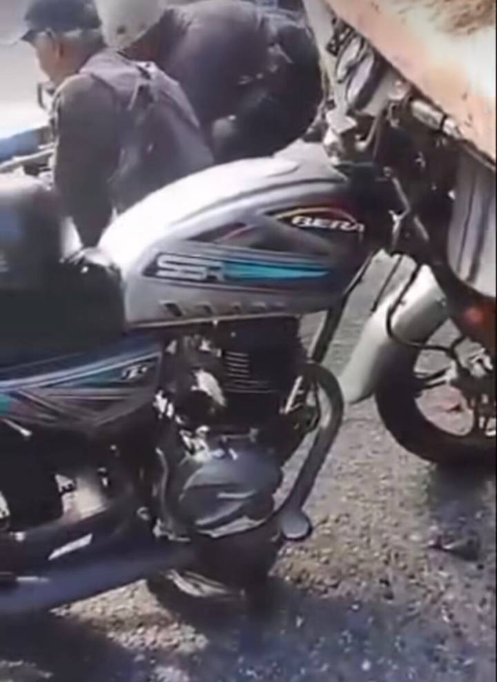 Motorizado resultó herido tras chocar contra un camión