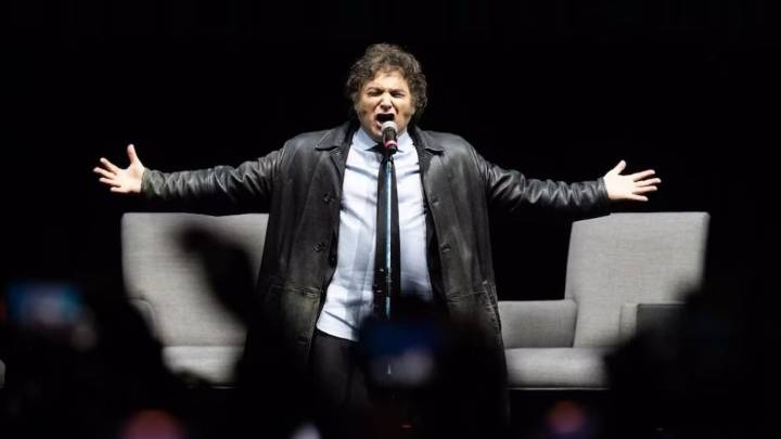 Milei acelera su campaña electoral con una gira por cinco provincias