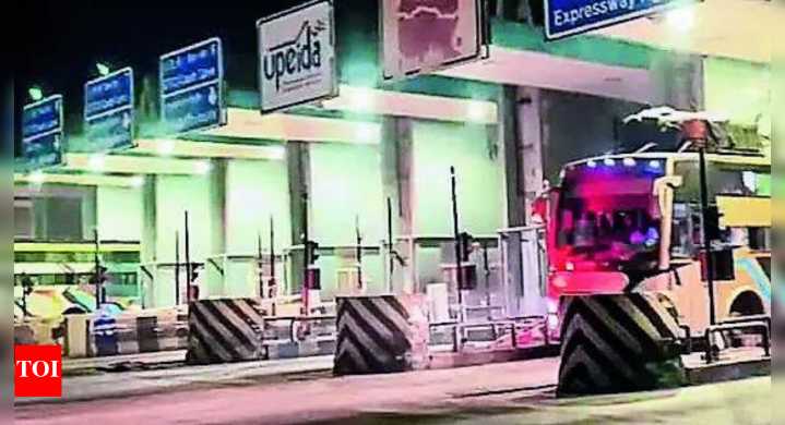 No Diwali gift, staff make toll free for 5,000 cars in UP
