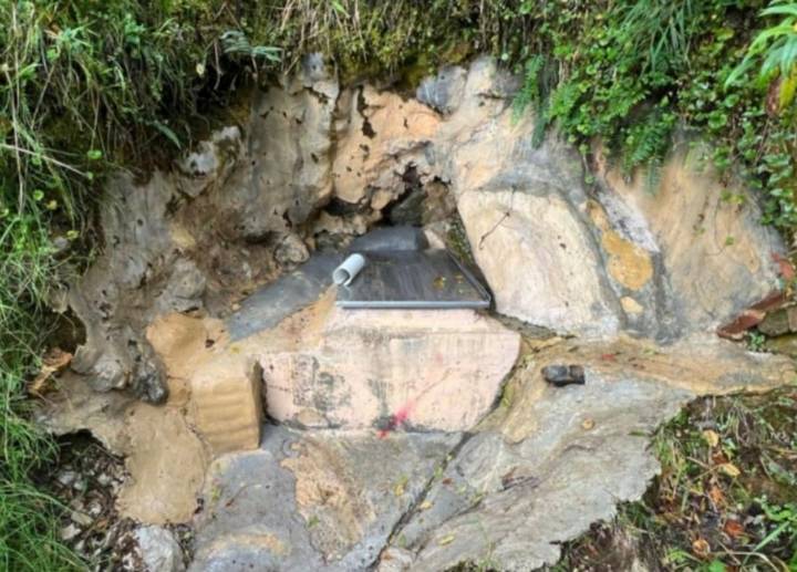 Los manantiales sellados con cemento cerca de Bogotá escalan las críticas ambientales contra Coca