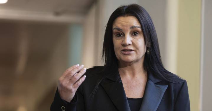 Jacqui Lambie: Senator to undergo spinal surgery, set to miss final weeks of parliament