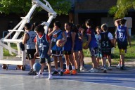 El Instituto del Deporte invita a sumarse a las clases gratuitas de básquet en el Jaime Zapata