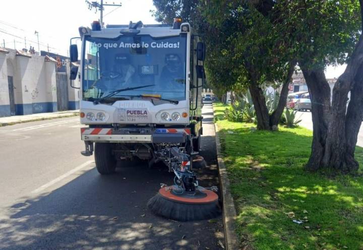 Puebla refuerza limpieza urbana: más de 1,178 km de vialidades intervenidas