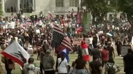 Miles de personas se esperan en manifestaciones 'No Kings' en todo el sur de California para protestar contra administración Trump