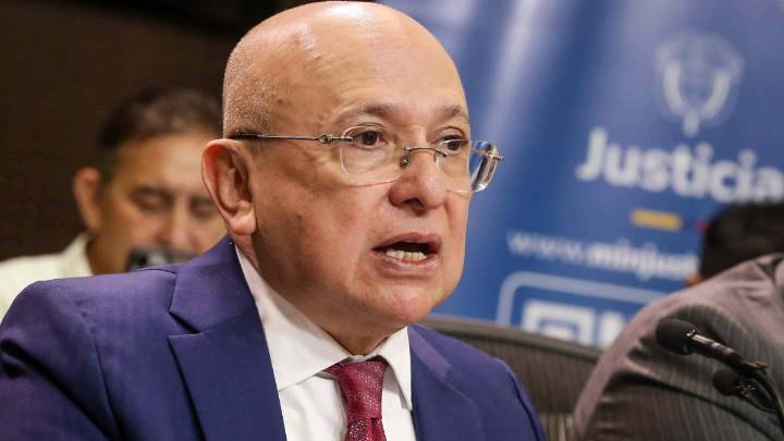 Ministro Montealegre denunciará al procurador Gregorio Eljach por “aliarse” con el candidato Abelardo De la Espriella