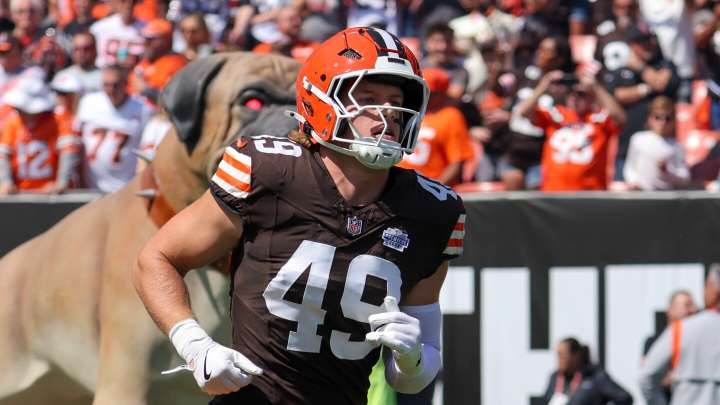 Tests confirm high-ankle sprain for Carson Schwesinger