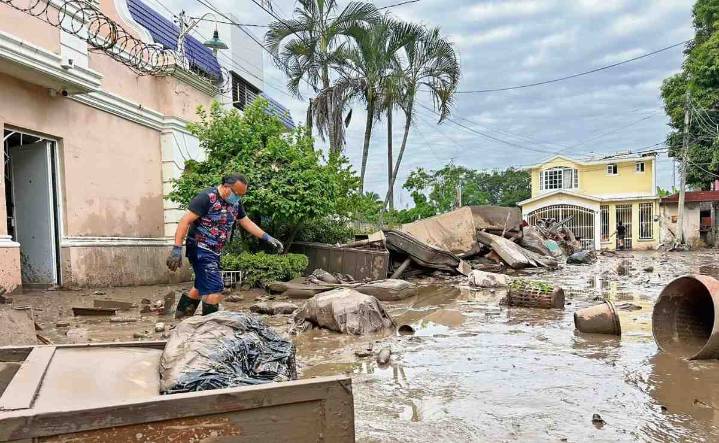 Ocho personas continúan desaparecidas tras inundaciones en Veracruz