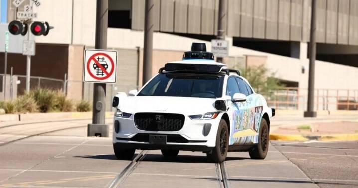Driverless cars 'trained' on M6 in West Midlands as MP presses for region to 'lead revolution'
