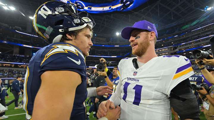 Vikings’ Carson Wentz defends decision to play through shoulder injury vs. Chargers